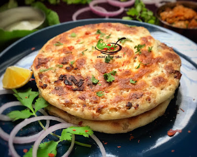 Fateer is an Afghani breakfast, which is usually made with onion filling. It is crisp outside and soft inside.  