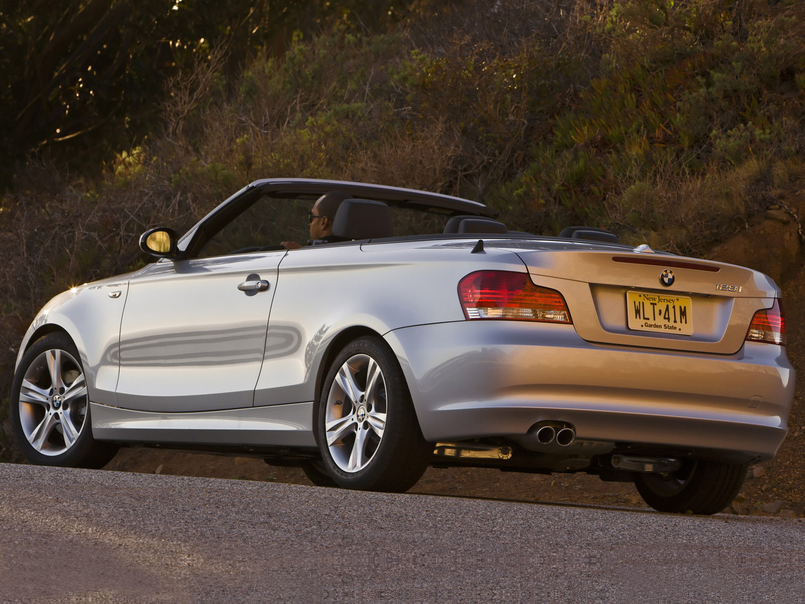 Gambar Mobil  BMW  128i Convertible  2008