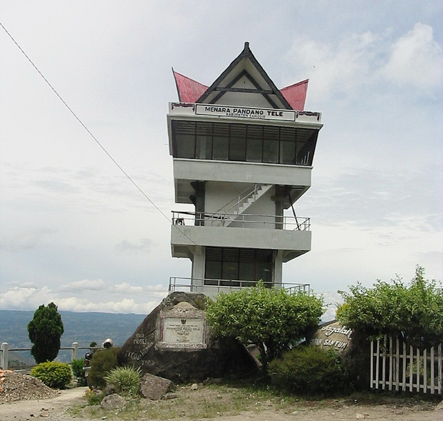 Wisata Menara Pandang Tele Samosir Sumatera Utara  Gido 