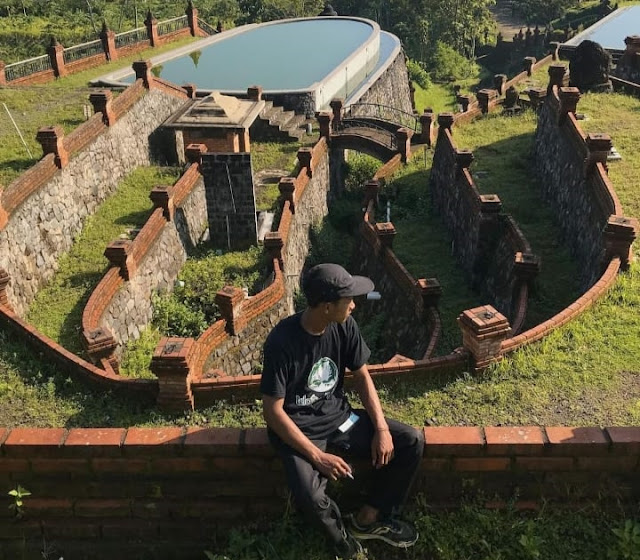 Watu Putih View Borobudur Jam Buka