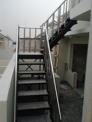 Model Railing Tangga Besi Minimalis 