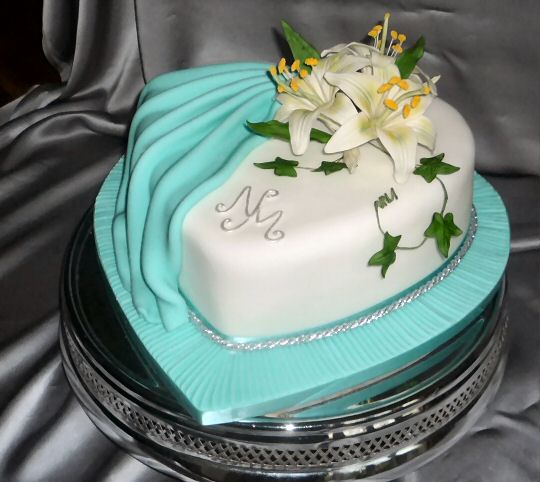 I was quite worried when I was asked to make a turquoise wedding cake 