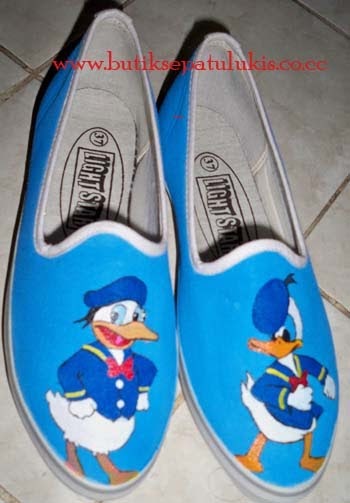 Butik Sepatu  Lukis Sepatu  lukis Donald duck