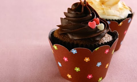 Cupcake com cobertura de chocolate