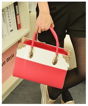 7634JB - 200 RIBU - Material PU Leather Bottom Width 31 Cm Height 25 Cm Thickness 10 Cm Long Strap Adjustable Weight 1.05--