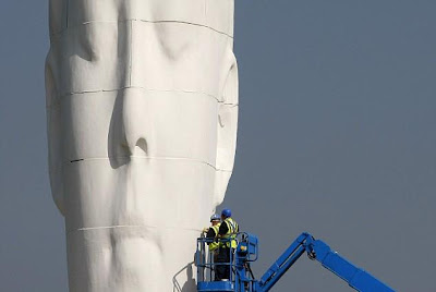 Amazing 60ft-tall sculpture work of art Seen On www.coolpicturegallery.net