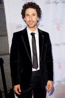 ethan-zohn-2011-angel-ball-01