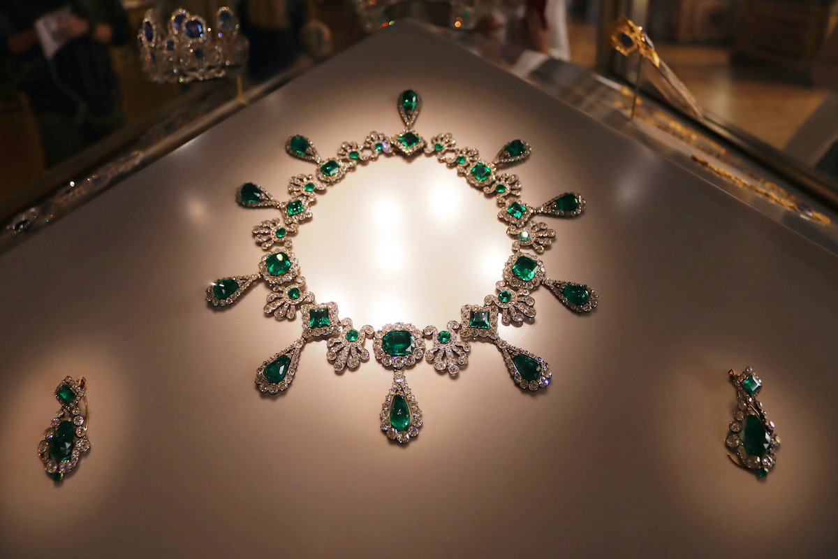 Sparkly Splendour: The Galerie d'Apollon and the French Crown