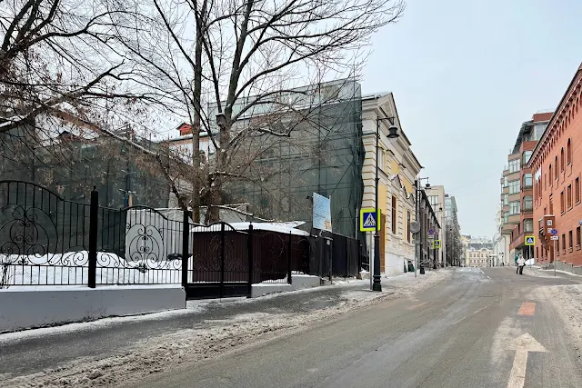 Коробейников переулок, бывший жилой дом с палатами Ф. Н. Коробейникова - Ушаковых и залом Правления «Товарищества мануфактур И. Бутикова»