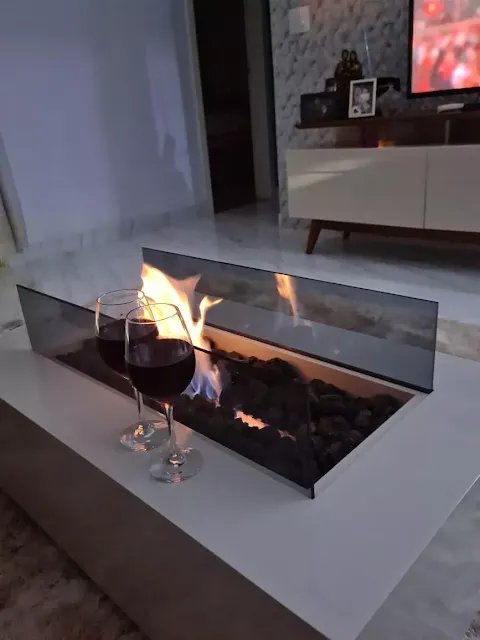 lareira de vidro elegante na sala