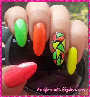 http://snaily-nails.blogspot.com/2016/08/neonova-geometria.html