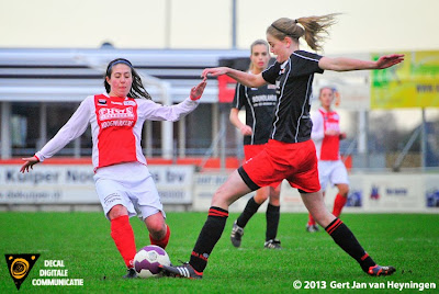 Marcela Cabrera van RCL in duel met Sanne Brand van SteDoCo.