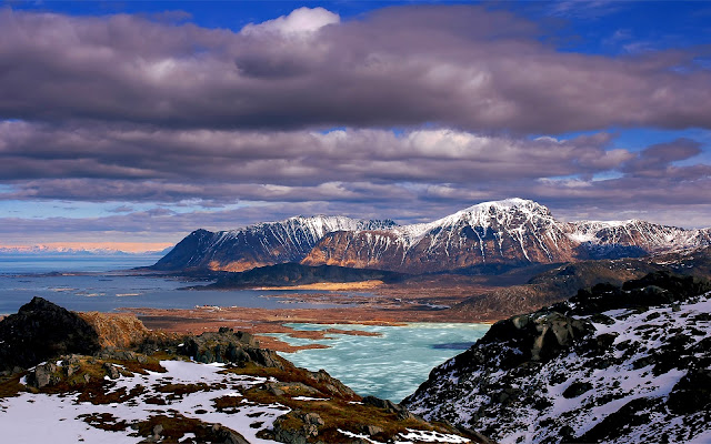 Paisaje de Montañas Nevadas