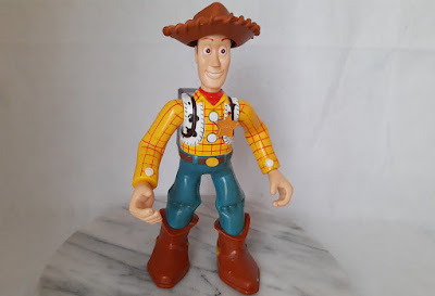 Boneco articulado robusto do cowboy Woody do desenhonToy story Disney Pixar , operação eletrônica inoperante 23 cm de altura. R$30,00