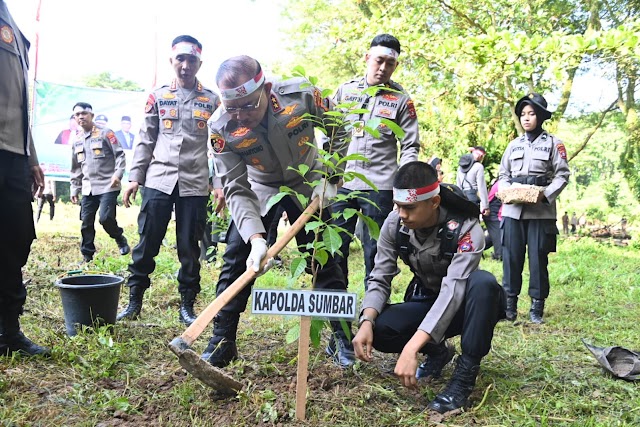 Kapolda Sumbar pimpin Tanam Pohon serentak di Padang: Penghijauan Sejak Dini, Polri Lestarikan Negeri