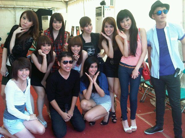 Koleksi Foto Cantik Dan Seksi Angoota Girl Band Cherry Belle [ www.BlogApaAja.com ]