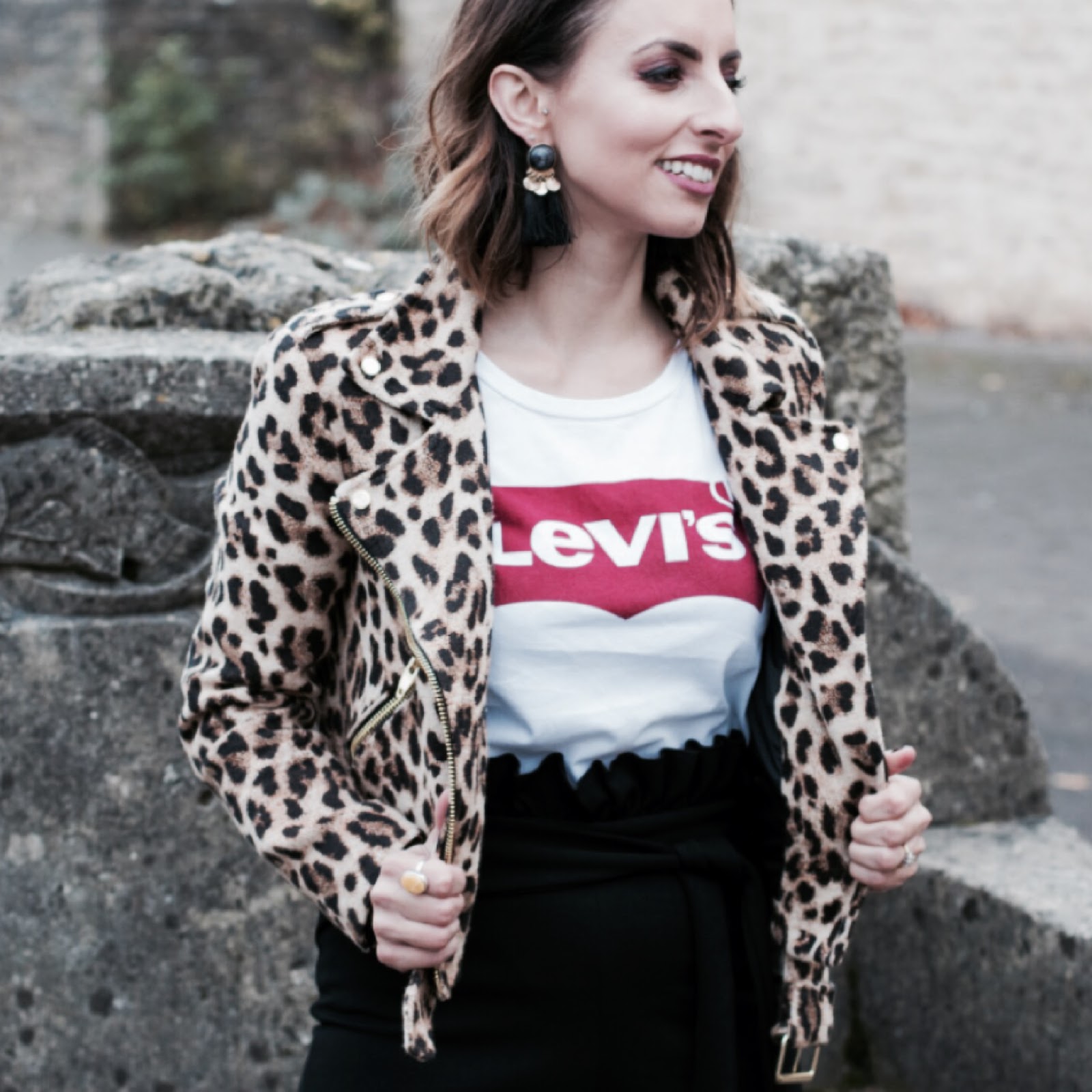 acts of kindess, christmas spirit, fashion blogger, winter ootd, winter outfit inspiration, asos outfit, how to style leopard print, pretty little thing, levi fashion, street style