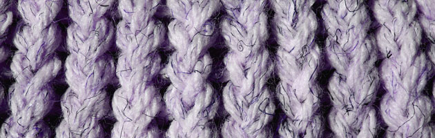 薄い紫色の粗めの編みこみのニット | ニットのフリーテクスチャ素材。商用無料。