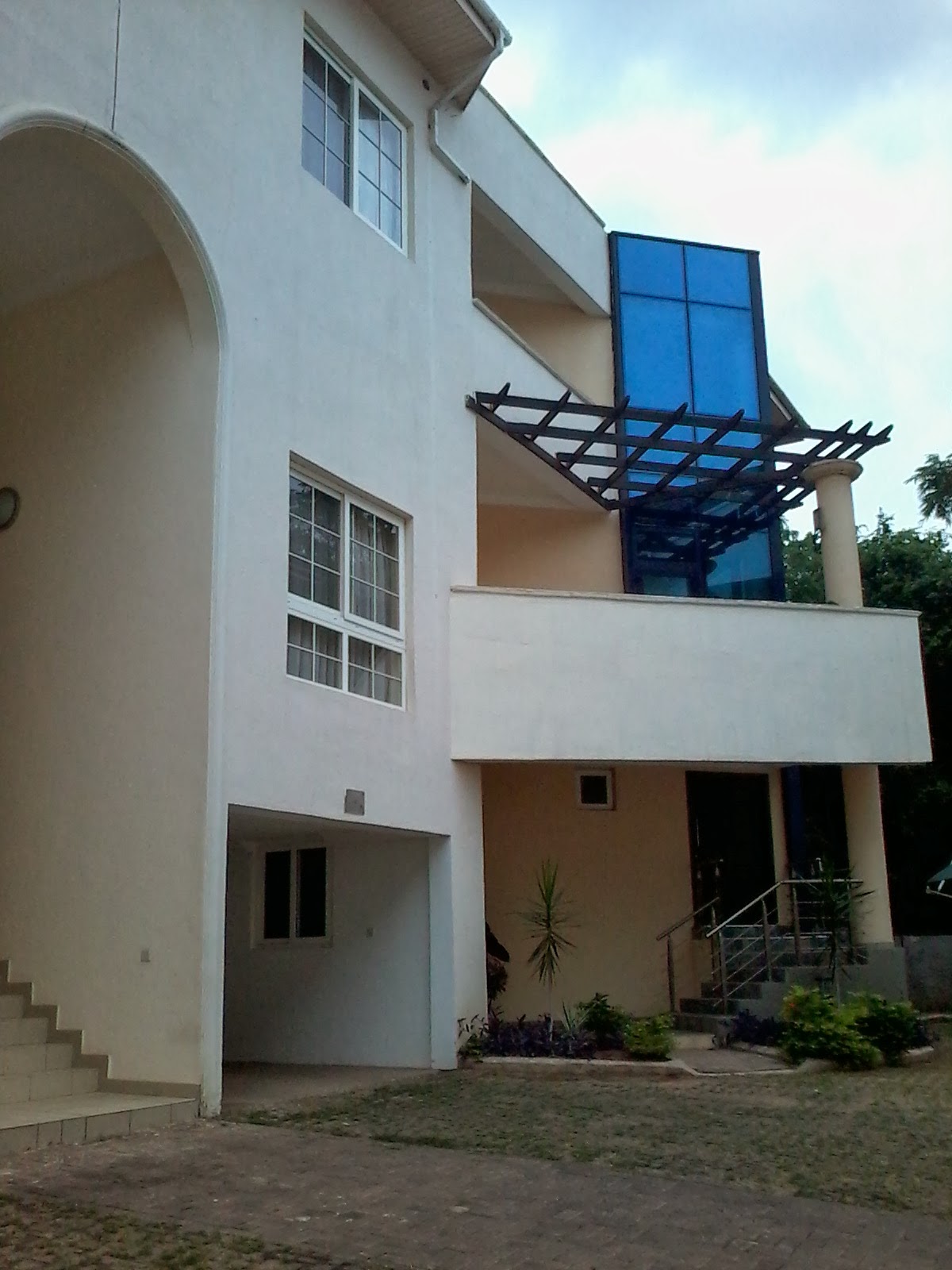  Modern townhouse for sale, Airport West Accra Ghana, click on this link for more information , call 0241244552 or email leon@sphynxpc.com