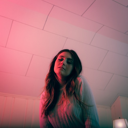 Savannah Sgro Unveils New Single ‘Moody’