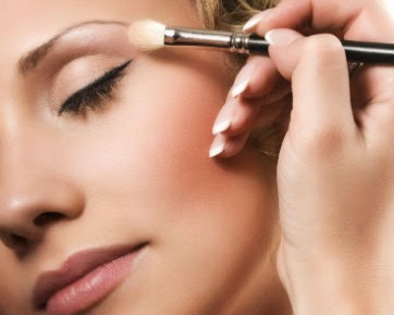 Cara Makeup Minimalis sebelum Berangkat Kerja