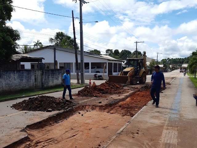 Governo e Prefeitura de Feijó executam operação tapa-buraco na Rua Anastácio Barroso