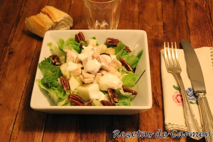 Ensalada de manzana con nueces y yogur