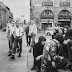 Skinheads contro gli Hippies a Piccadilly Circus nella Londra del 1969