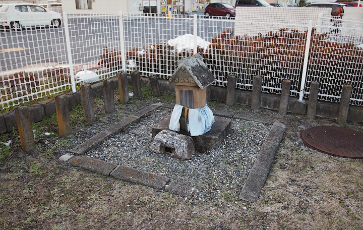 鳥取県西部の道祖神、両三柳、博愛病院前の石祠