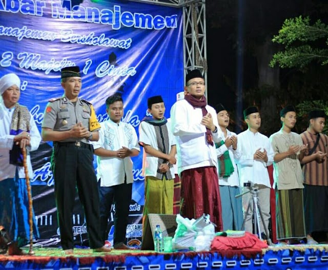 Gema Sholawat dalam Diestanalis Manajemen, 2  Mjelis Satu Cinta