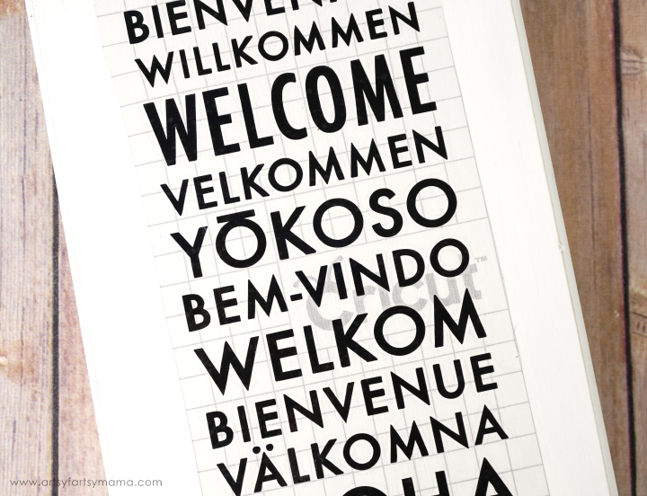 DIY Welcome Sign with a few simple materials and Cricut | @artsyfartsymama