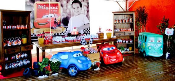 http://www.estou-crescendo.com/2016/08/festa-carros-da-disney-decoracao-para.html