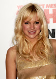 Anna Faris in Golden Dress