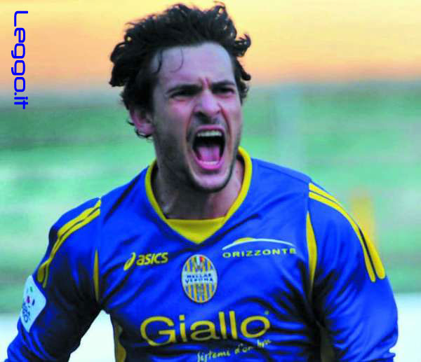 HELLAS VERONA a + 6 sul PESCARA, a +8 sulla REGGIANA, lanciatissimo in chiave promozione eppure... Eppure qualcuno ancora non si accotenta!