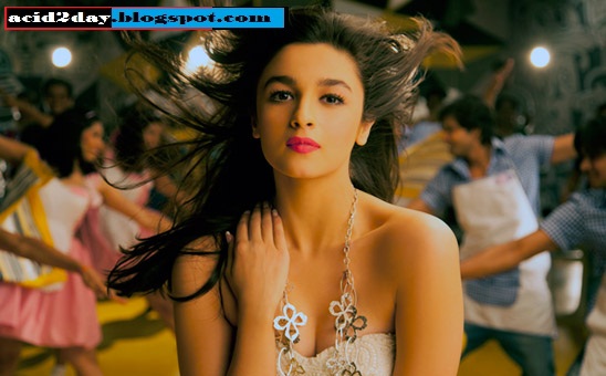 ALIA BHATT HOT CLEAVAGE SHOW