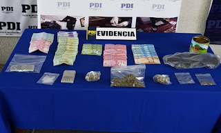 PDI detiene a una mujer e incautan droga en Lautaro. En el lugar también se hallaron $ 296.290 pesos en efectivo, dinero que se presume se asocia a la venta de la sustancia ilegal.