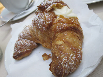 Rome, Pasticceria Dagnino, cornetto