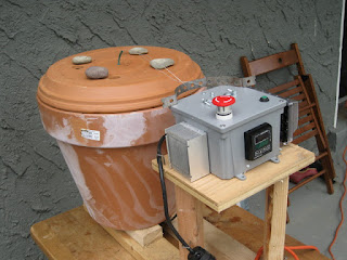 Flowerpot smoker with PID controller