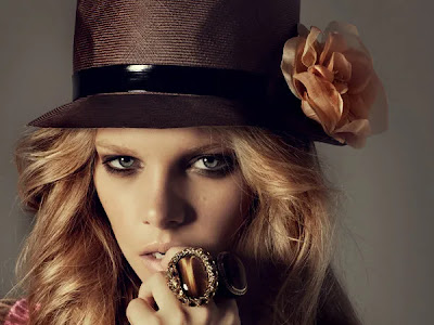 Marloes Horst by Mason Poole