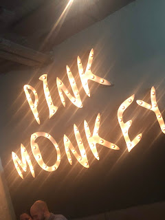 En luces blancas "Pink Monkey"