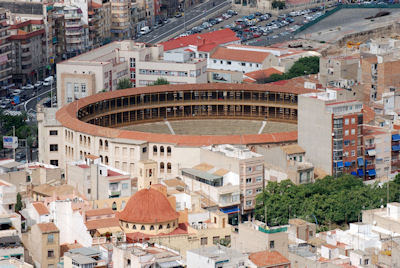 Plaza de toros en la ciudad de Alicante, España.