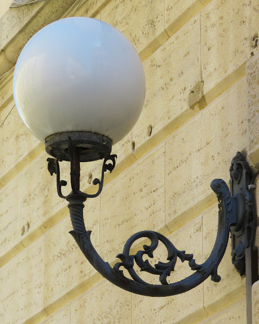 Street light, Via Ricasoli, Livorno