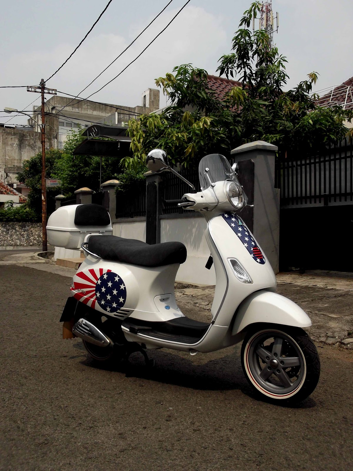 anti theory design: VESPA LX 150