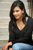 Hebah Patel glam pics in black top-thumbnail-17