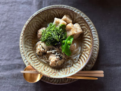 鶏団子と玄米餅の中華スープ