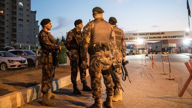 Τουρκία: Πάνω από 600 στελέχη των σωμάτων ασφαλείας τέθηκαν σε διαθεσιμότητα