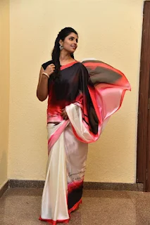 Anchor Syamala in Saree stills at Ladki Movie Pre Release event