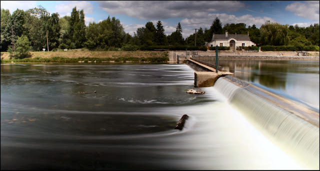 The barrage at Civray de Touraine, France June 2011