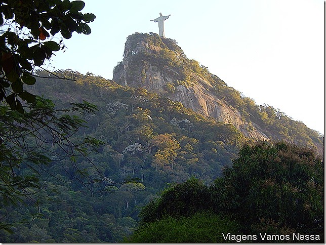 Vista do Cristo Redentor da praça no Cosme Velho