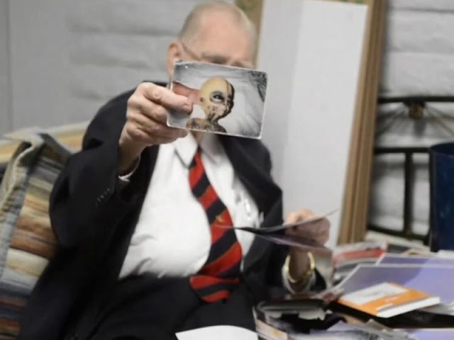 Boyd Bushman và hình ảnh của người ngoài hành tinh. Ảnh chụp từ Youtube/Tech Times.